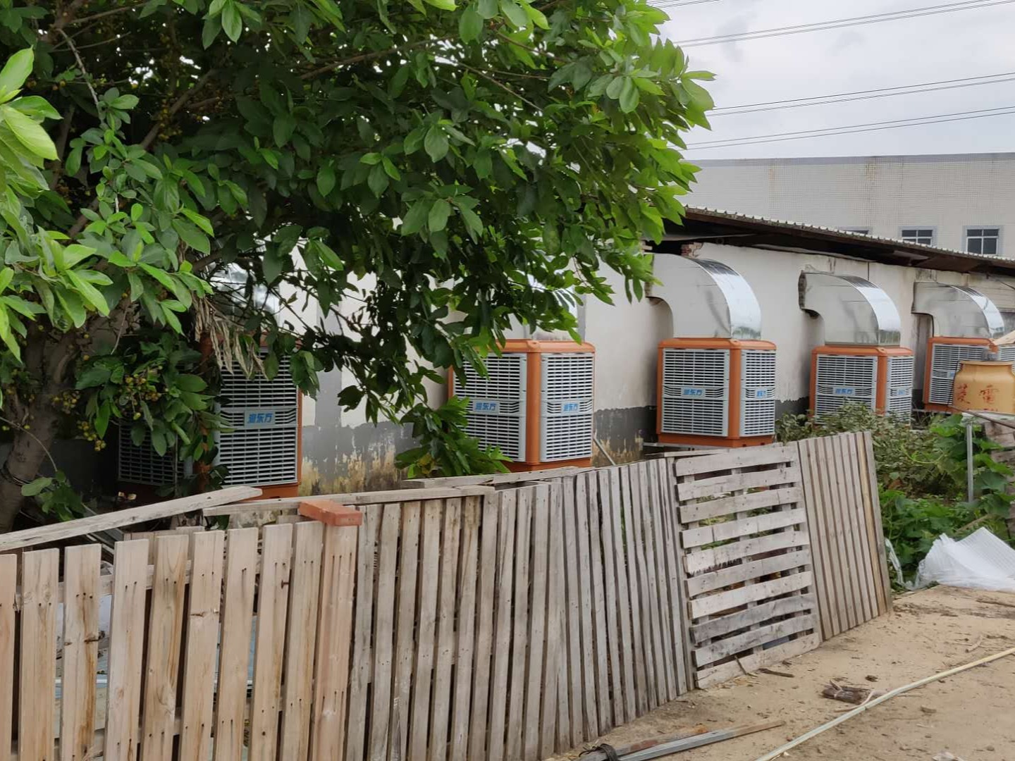珍珠棉生產車間環?？照{降溫方案
